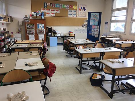 salle de classe prête pour l'atelier punch needle