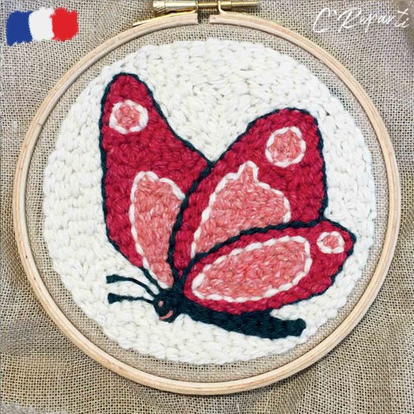 motif punch needle papillon rose