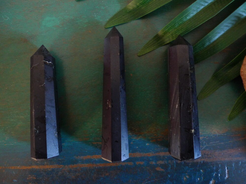 obelisque tourmaline noire murmure cristaux