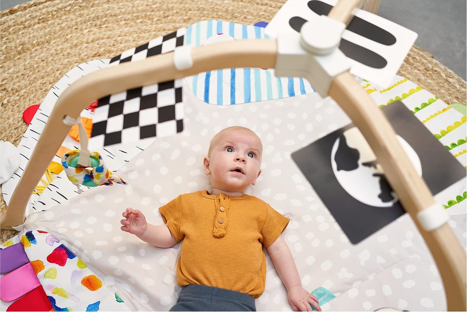 Tapis d'éveil bébé avec arche jeux montessori