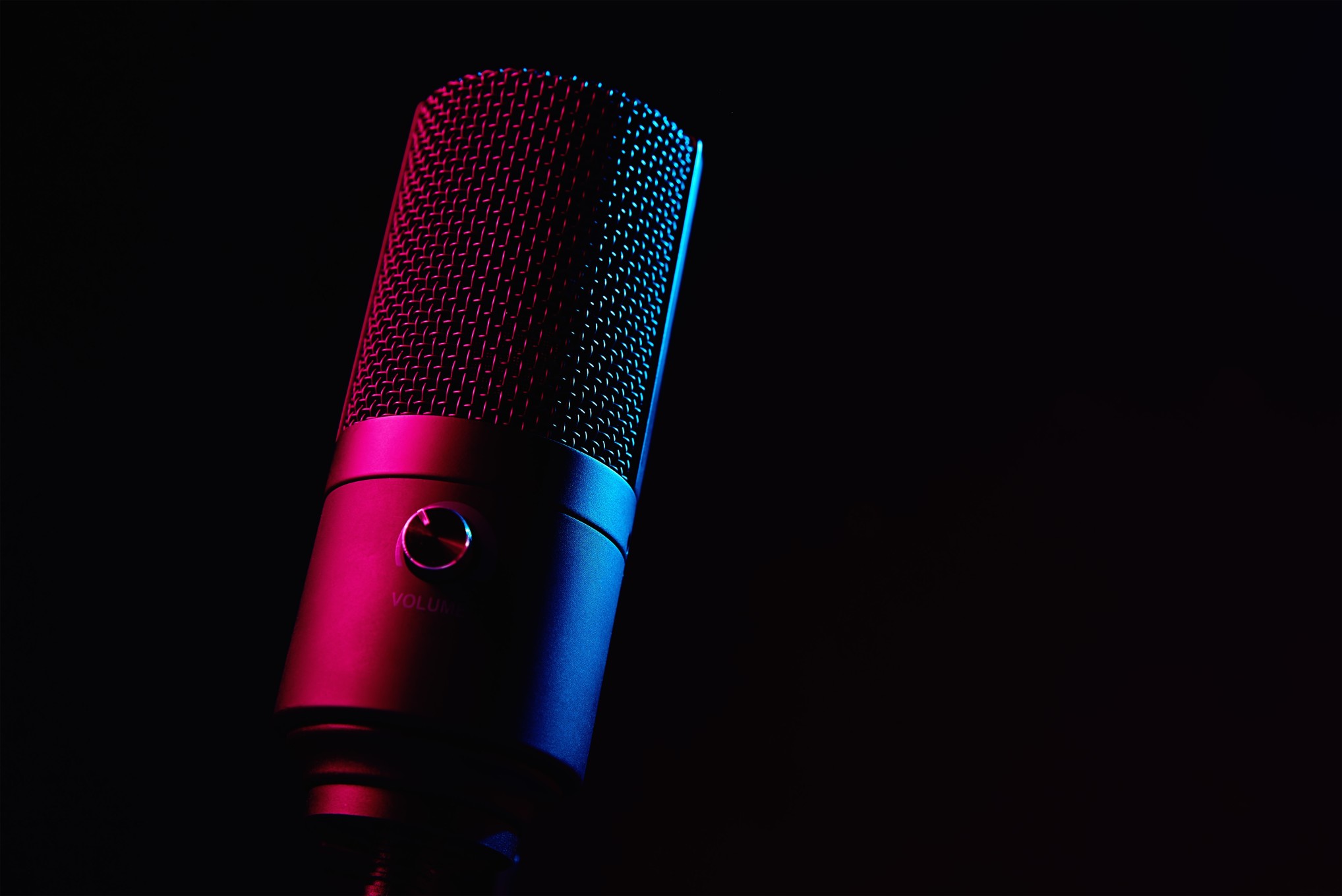 studio-microphone-on-dark-background-with-copy-space-black-professional-condencer-microphone-with_t20_nX9RBK