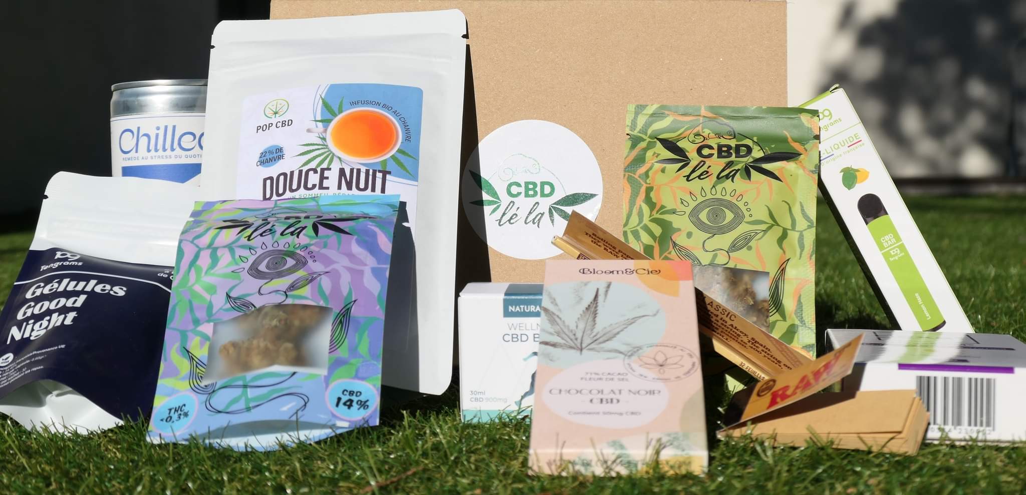 huile cbd sur plateau de bois