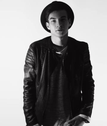 rock-black-and-white-leather - Copy4 359x423