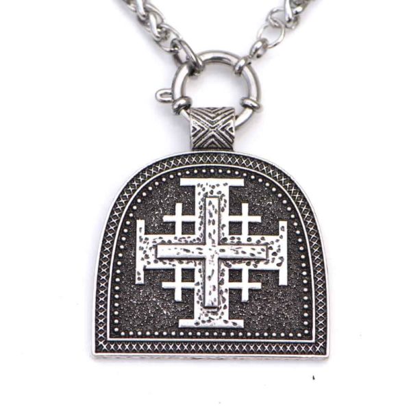 Collier avec petite croix de Malte en pendentif
