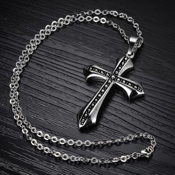 Collier chrétien croix religieuse gris et noir a diamant