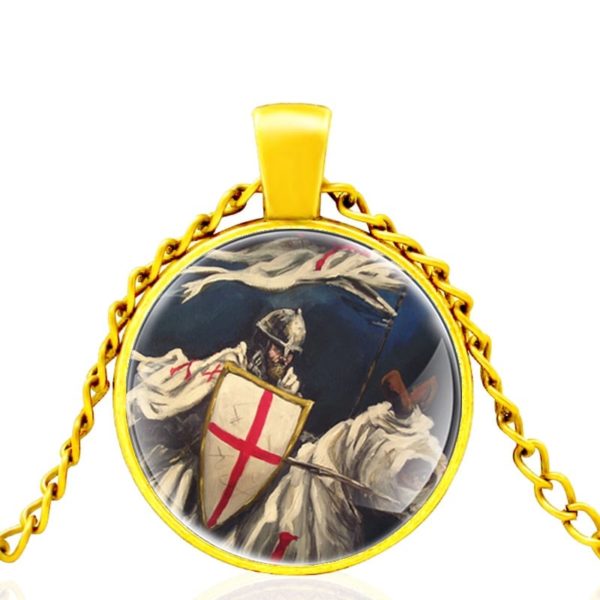 Collier de chevalier de Malte en armure rouge et blanc en or médiéval