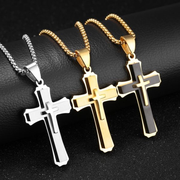 Croix pendentif pour homme religieux avec une chaine en acier inoxydable