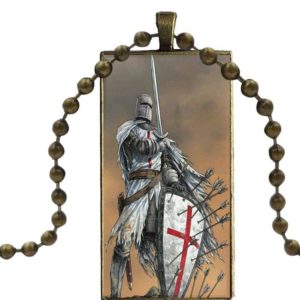 Pendentif chevalier de l'ordre de Malte au Moyen Âge en acier
