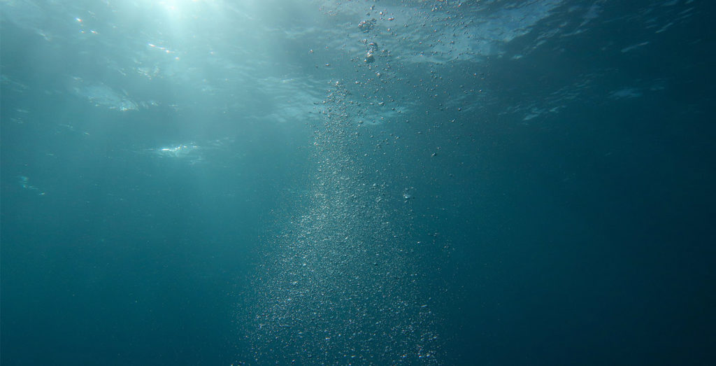 Abysse et bulle d'eau