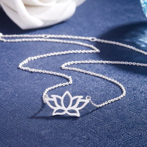 Collier fleur de lotus vintage
