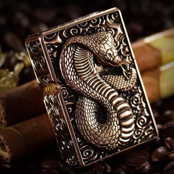 Briquet Serpent Cobra Texturé en Laiton Fermé