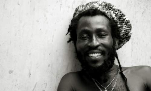 Quelle est la signification du lion et du cannabis dans la culture rastafari ? 2 La culture rastafari et la marijuana Quelle est la signification du lion et du cannabis dans la culture rastafari rastafarishop.fr
