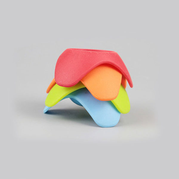 Coquetier en plastique coloré