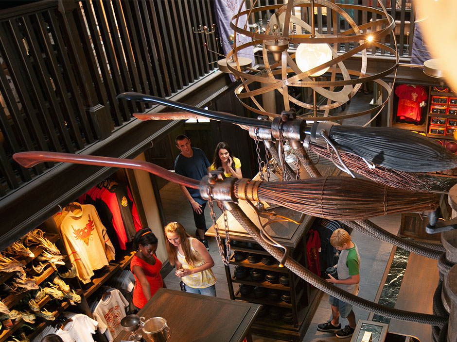 Aujourd'hui On vous parle du Shopping dans le monde magique de Harry Potter au sein de la galerie commerciale du Village Joué club. 6 image harry8 Boutique harry potter Aujourd'hui On vous parle du Shopping dans le monde magique de Harry Potter au sein de la galerie commerciale du Village Joué club.