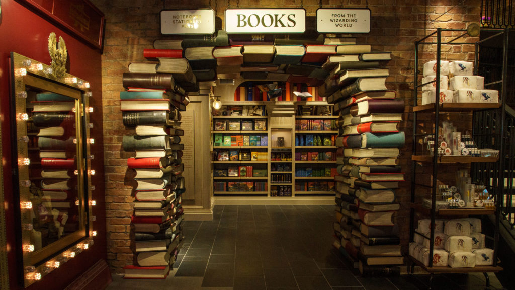 Aujourd'hui On vous parle du Shopping dans le monde magique de Harry Potter au sein de la galerie commerciale du Village Joué club. 15 laboutiqueharrypotter4 Boutique harry potter Aujourd'hui On vous parle du Shopping dans le monde magique de Harry Potter au sein de la galerie commerciale du Village Joué club.