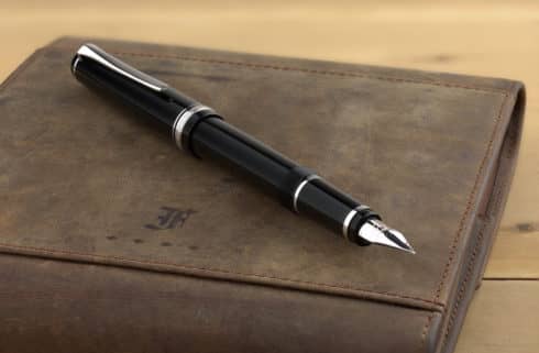 stylo montblanc de luxe stylo montblanc de luxe sur fond blanc