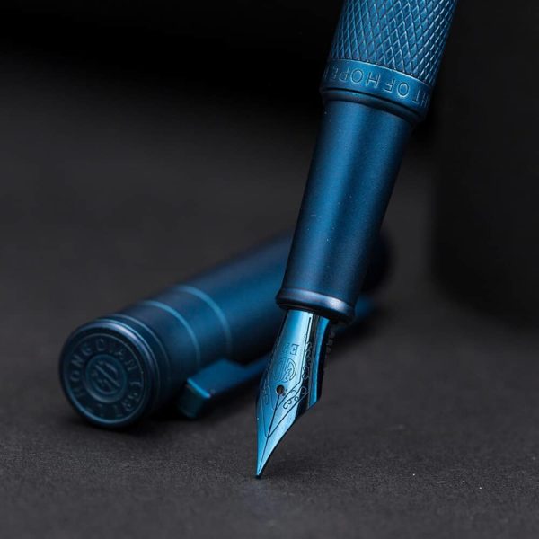 stylo plume bleu