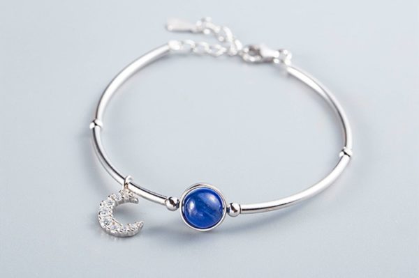 Bracelet lune au cristal bleu présentation(Argent)