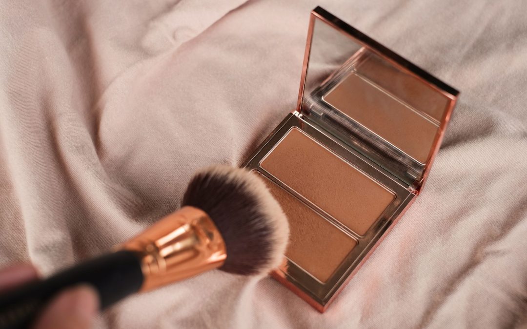 Comment enlever une tache de maquillage sur un vêtement blanc ?