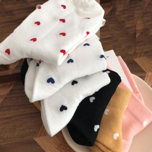 Chaussettes Ritsuko unies avec motif coeurs