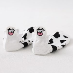 Socquette fantaisie Isao avec taches noires et blanches motif vache